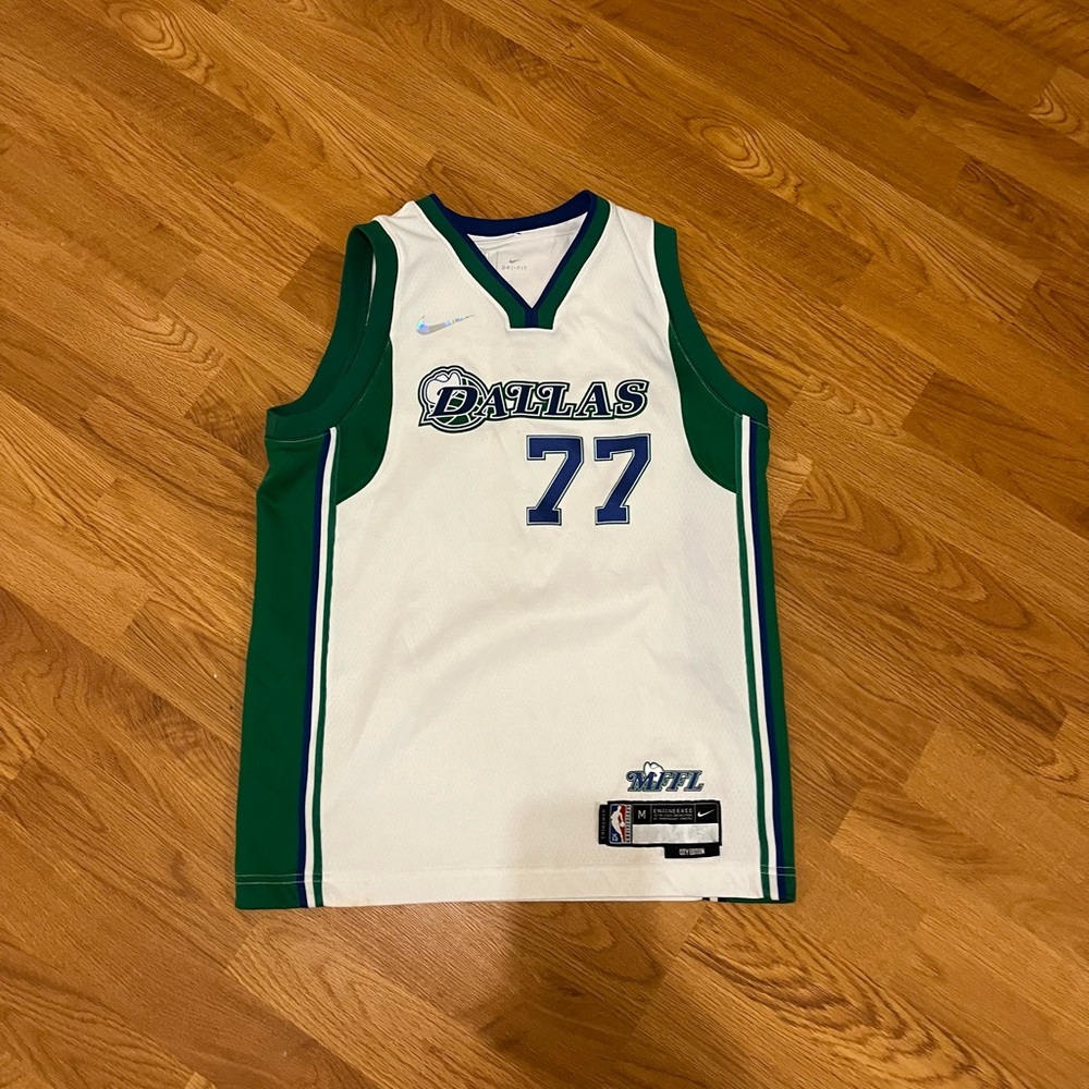 Dallas Mavericks Luka Doncic Basketball Jersey by Nike Youth Boys Size: Medium